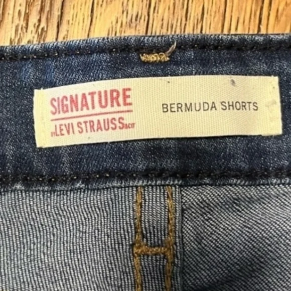 Levi's Bermuda Denim Shorts with Rolled Hem Plus Size 14 / 32" - Picture 4 of 8
